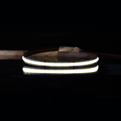 Une bande LED COB avec 528 puces 8 mm de largeur et 3000k 4000k et 6500k options de couleurs pour le panneau d'affichage de rideau