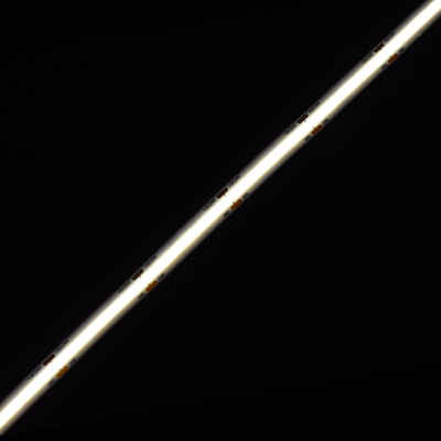 Une bande LED COB avec 528 puces 8 mm de largeur et 3000k 4000k et 6500k options de couleurs pour le panneau d'affichage de rideau