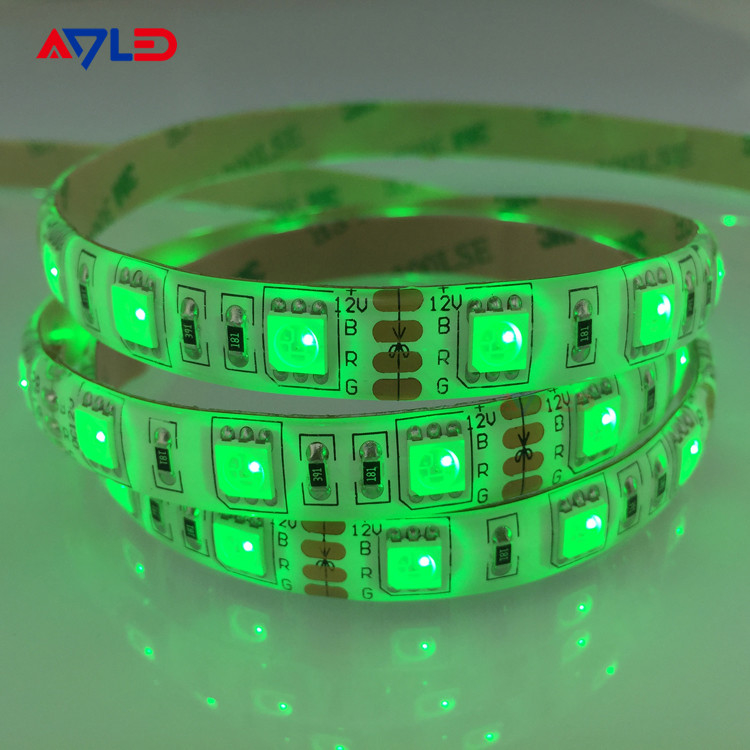 Couleur verte SMD 5050 60LEDs/M LED Strip Lumières pour les meubles Décoration Haute luminosité étanche