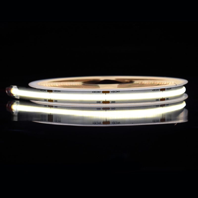 Une bande LED COB avec 528 puces 8 mm de largeur et 3000k 4000k et 6500k options de couleurs pour le panneau d'affichage de rideau